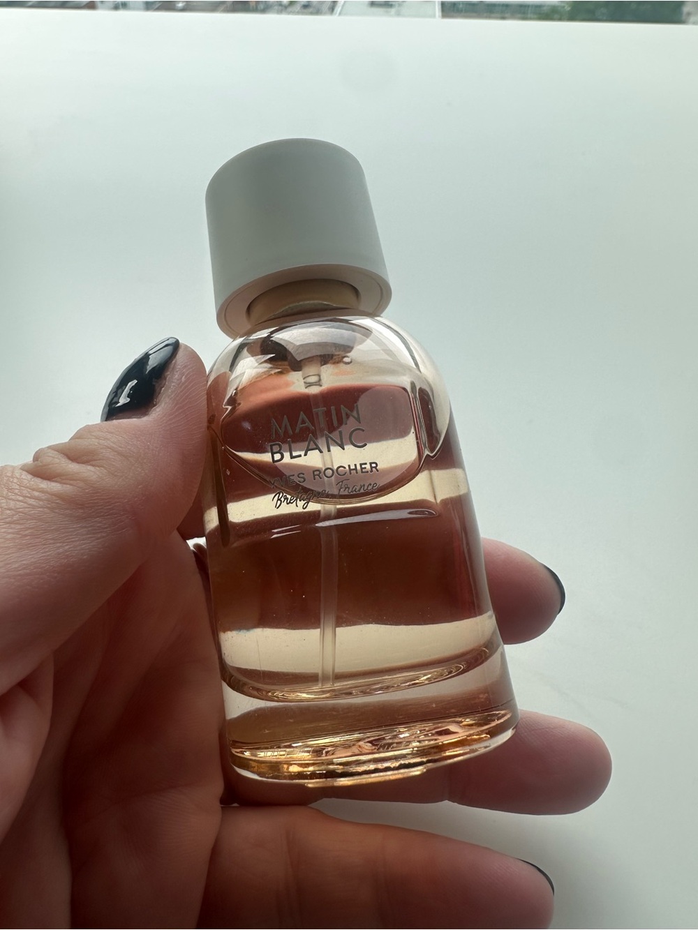 Yves Rocher Matin Blanc serum bottle in pale pink and white